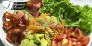 SALAD XÚC XÍCH NUI SOẮN SỐT GIẤM TÁO
